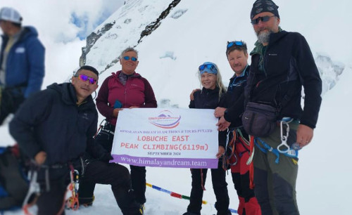 Escalade du pic Lobuche Est