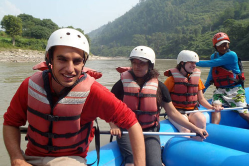 Rafting sur la rivière Trishuli rugissante