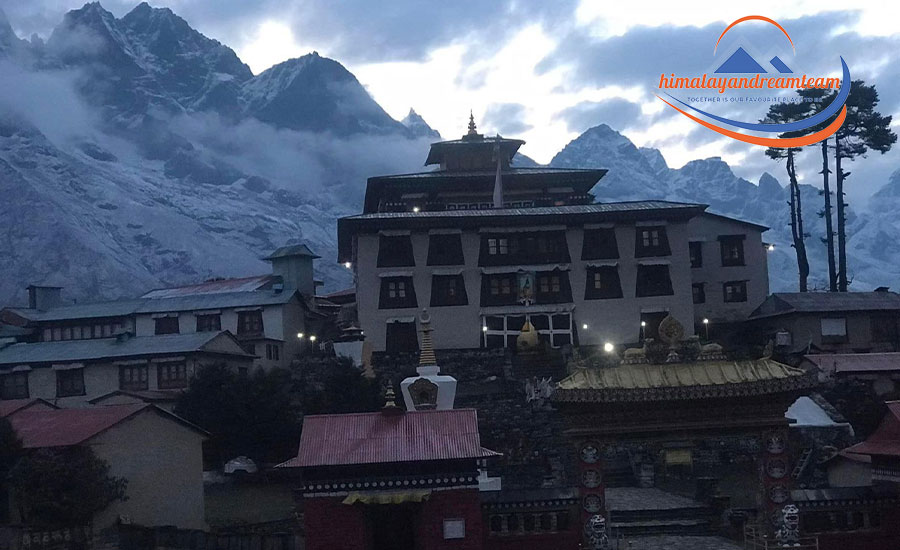 Découvrez le monastère de Tengboche : cœur spirituel de la région de l'Everest